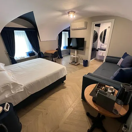 Luxury Blue Suites-